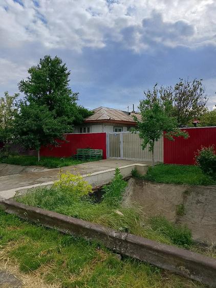 Casă cu Teren 2100 Mp în Grivița