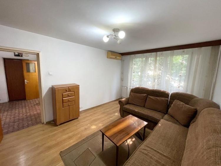 Apartament cu 3 camere semidecomandat, mobilat în Drumul Taberei — fotografia 1