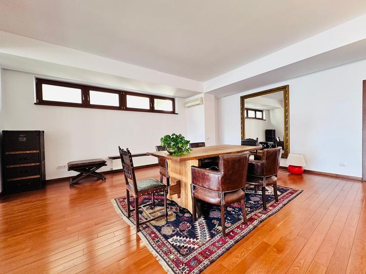 Apartament cu 3 camere decomandat, mobilat în P-ța Victoriei