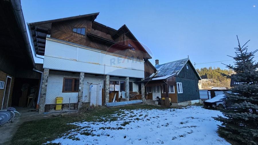 Casă cu 6 camere cu Teren 2803 Mp în Central