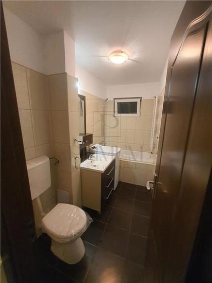 Apartament cu 3 camere decomandat, mobilat în Dâmbovița