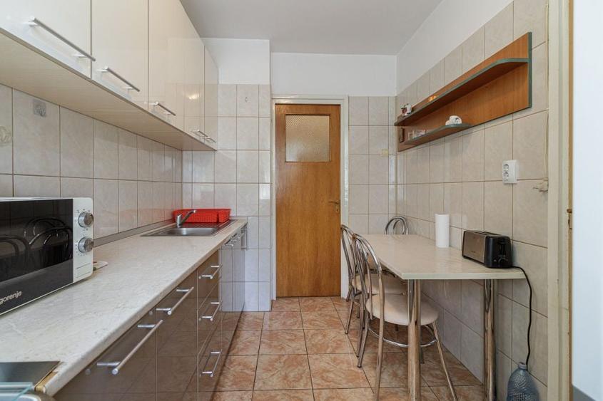 Apartament cu 3 camere decomandat în Valea Oltului
