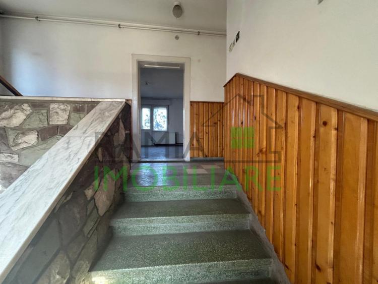 Casă cu 4 camere cu Teren 1053 Mp în Central