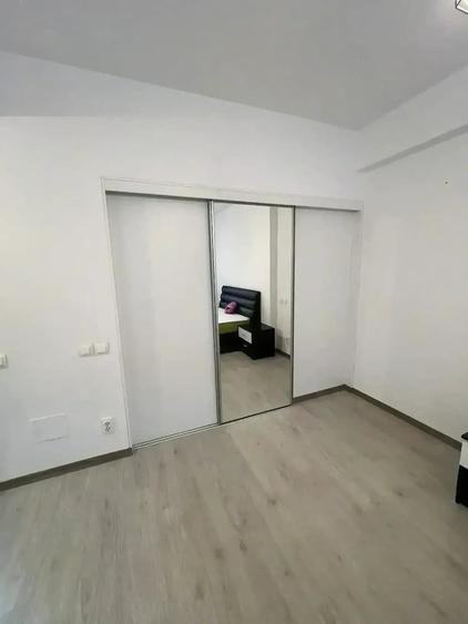 Proprietar inchiriez apartament cu 3 camere centrala loc parcare balcon Bloc NOU mobilat si utilat - 2