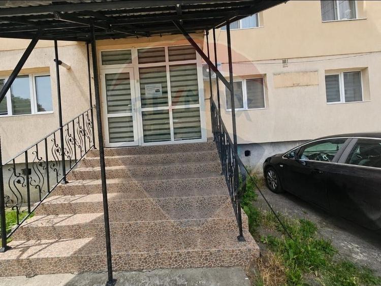 Birou, de 63.520000457764 mp, în Central