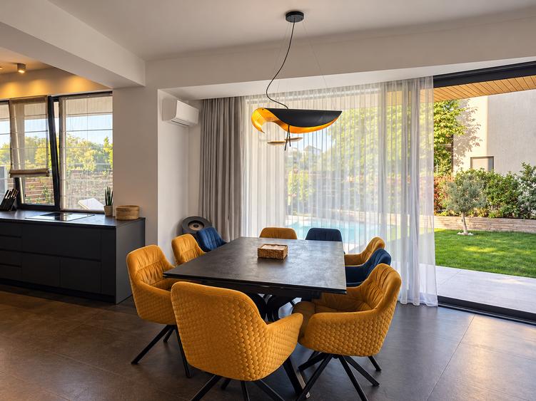 Duplex cu 4 camere cu Piscina în Corbeanca