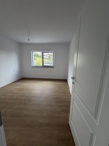 Casă cu 4 camere în Valea Adâncă