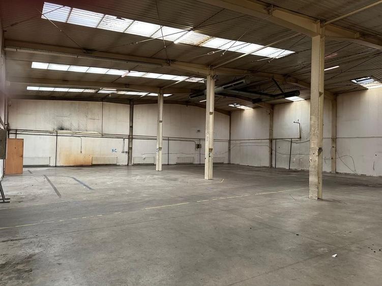 Spațiu industrial, de 596 mp, în UTA