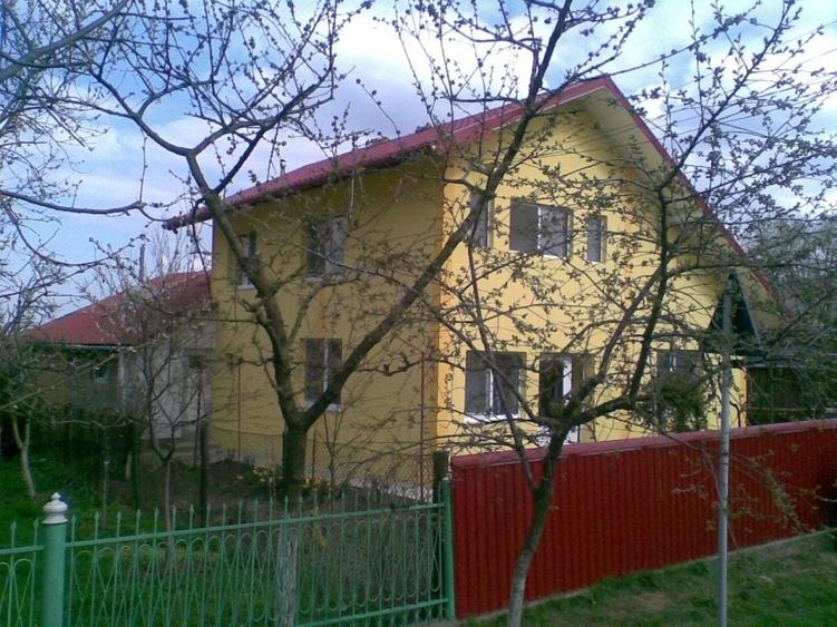 Casă individuală cu 4 camere cu Garaj în Central