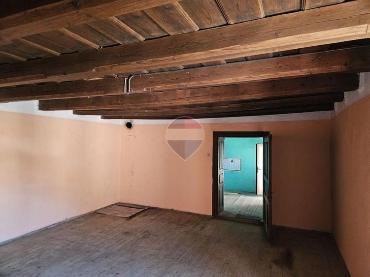 Casă individuală cu 2 camere cu Teren 1377 Mp în Cloașterf