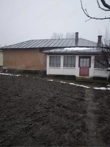 Casă cu 4 camere cu Teren 1450 Mp în Ștorobăneasa