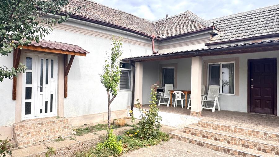 Casă individuală cu 5 camere cu Teren 1200 Mp în Ghidici