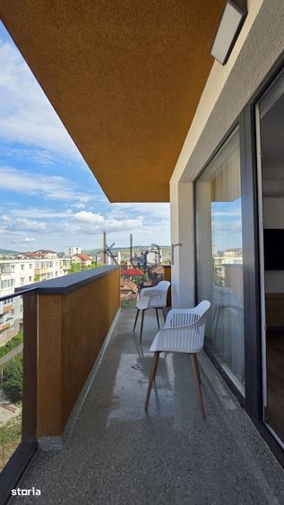 Apartament cu 2 camere semidecomandat, mobilat în Între Lacuri