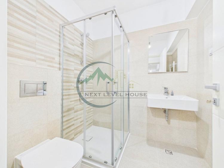 Apartament cu 3 camere decomandat în Tractorul