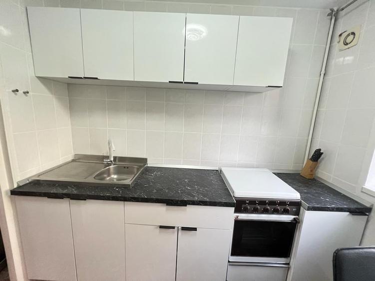 Apartament cu 3 camere semidecomandat în Drumul Taberei