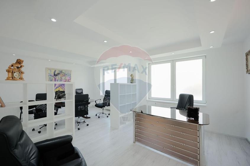 Casă individuală cu 15 camere cu Teren 380 Mp în Decebal