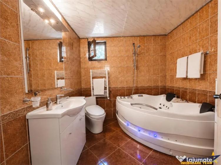 Casă cu 7 camere cu Teren 790 Mp în Central