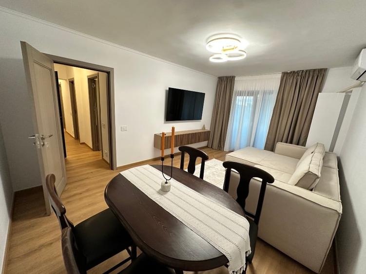 Apartament cu 3 camere decomandat, mobilat în Dacia