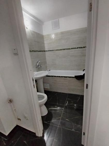 Apartament cu 2 camere semidecomandat în Podu Roș