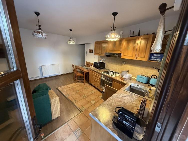 Apartament cu 3 camere decomandat în Drumul Poienii