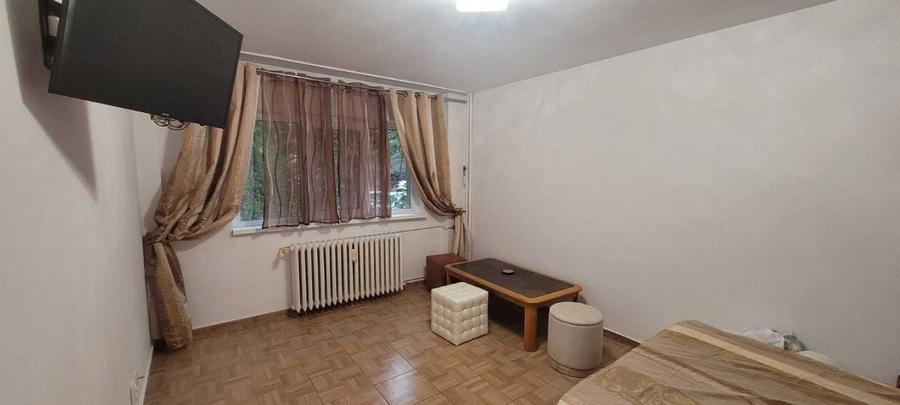 Garsonieră decomandată în Central