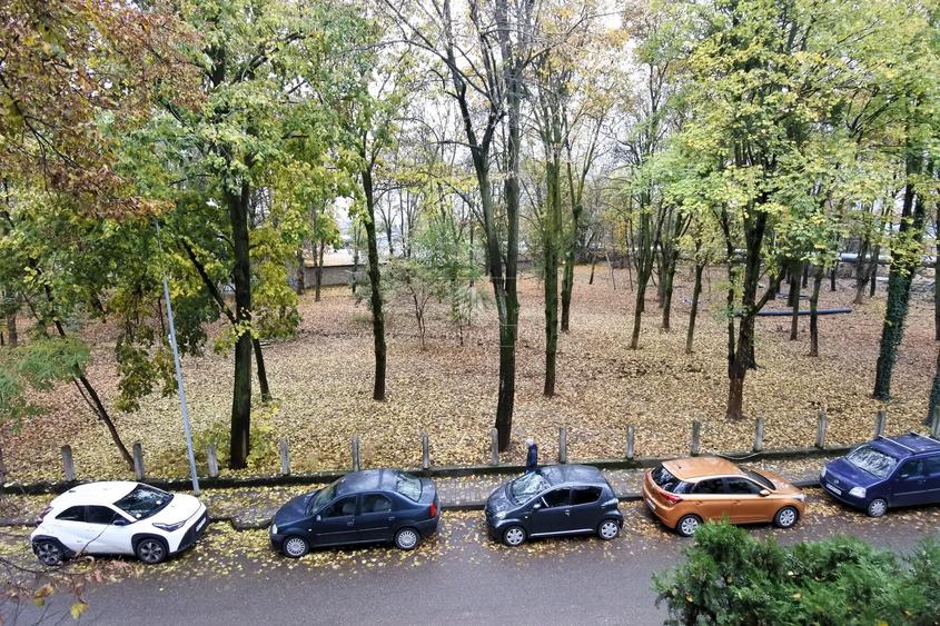 Garsonieră decomandată în Central