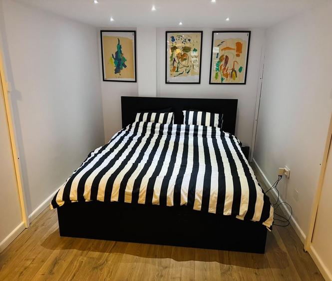 Apartament cu 4 camere semidecomandat, mobilat în P-ța Romană