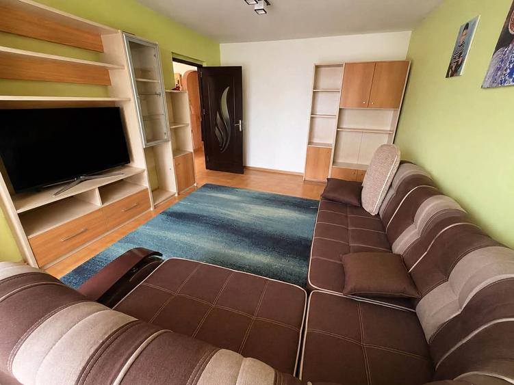 Apartament cu 3 camere decomandat în Drumul Taberei