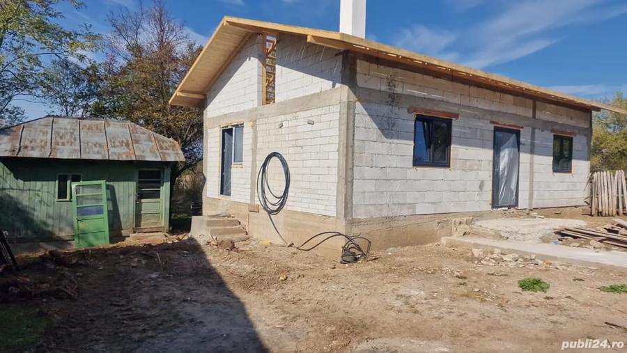 Casă cu 4 camere cu Teren 1800 Mp în Bârsoiu