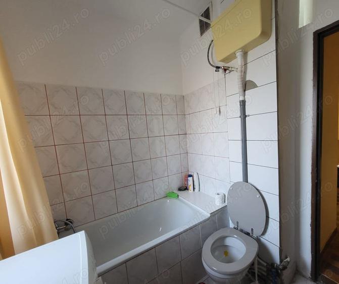 Apartament cu 3 camere semidecomandat în Baia Sprie