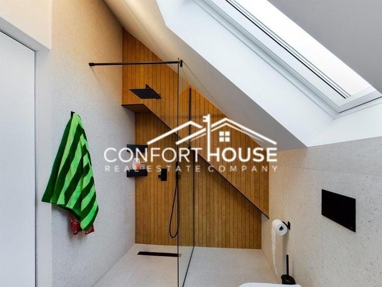 Duplex cu 7 camere cu Piscina în Iancu Nicolae