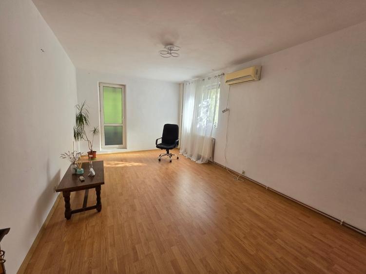 Apartament cu 3 camere decomandat în Bucur Obor