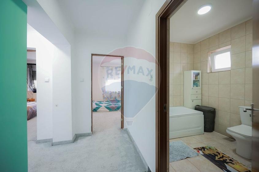 Apartament cu 3 camere decomandat în Nord-Est