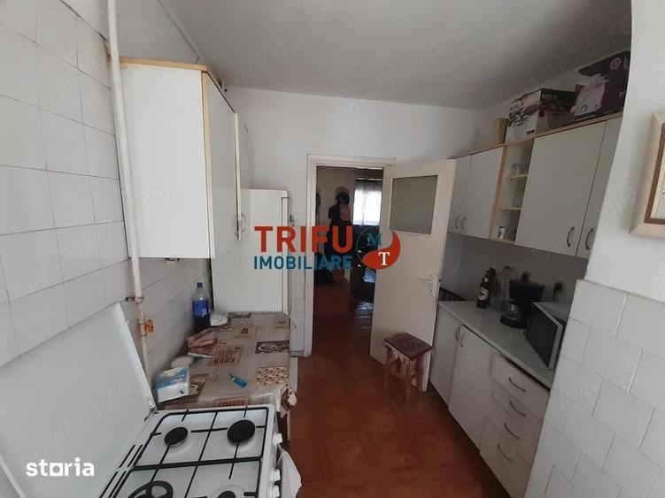 Apartament cu 3 camere decomandat în Cetate