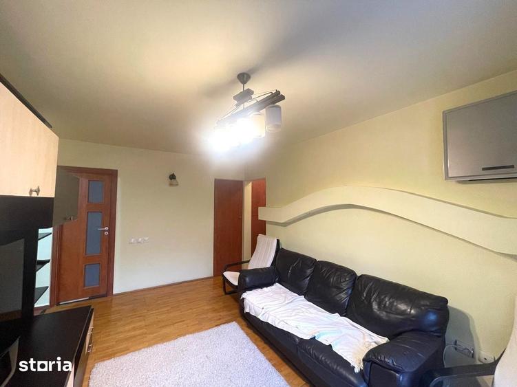 Apartament cu 3 camere, mobilat în Tei