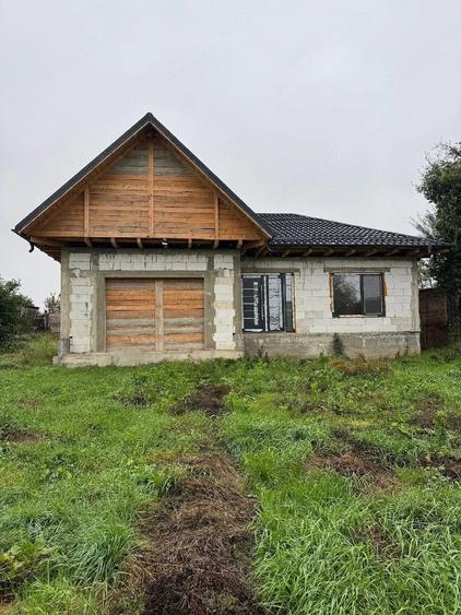 Casă cu Teren 1176 Mp în Horia