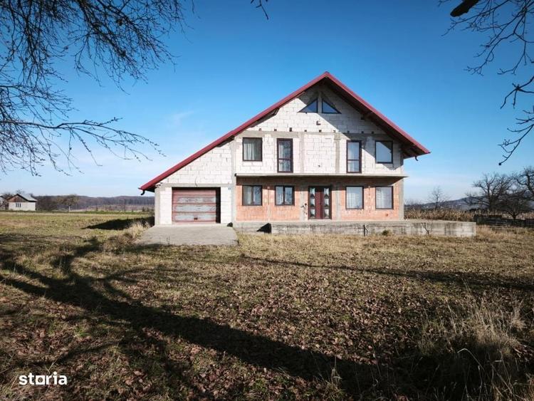 Casă cu 4 camere în Central