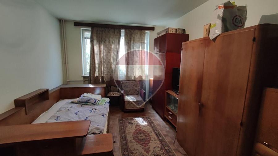 Apartament cu 3 camere decomandat în Dacia