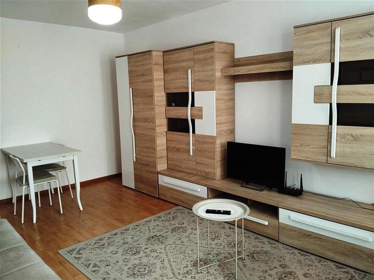 Apartament cu 2 camere decomandat, mobilat în Sud