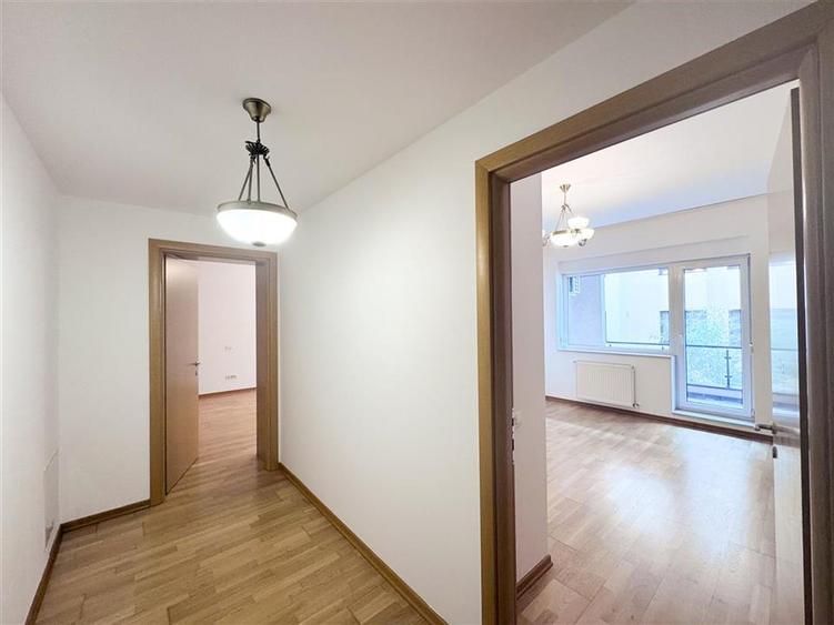 Apartament cu 4 camere decomandat, mobilat în Herăstrău
