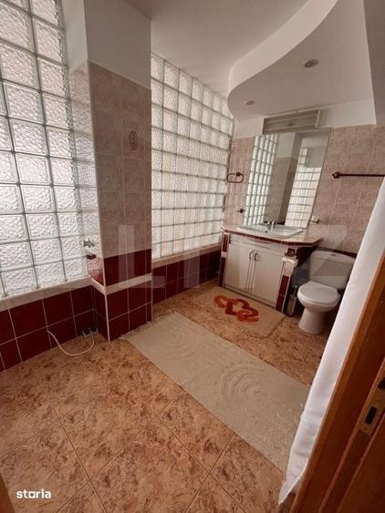 Apartament cu 4 camere decomandat în Central