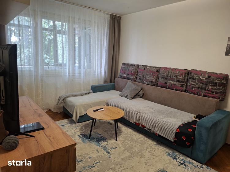 Apartament cu 3 camere decomandat în Democrației