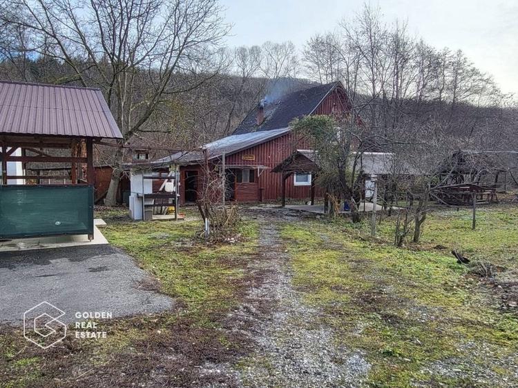 Casă cu 6 camere cu Canalizare în Căsoaia