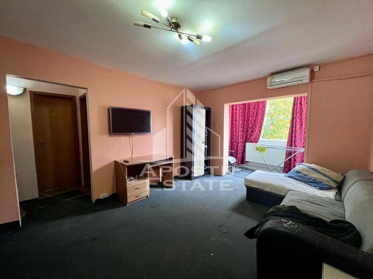 Apartament cu 2 camere semidecomandat în Dâmbovița