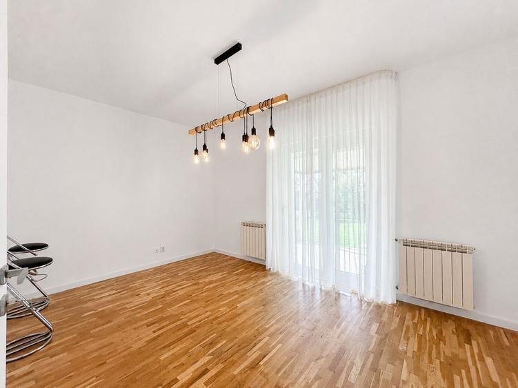 Casă individuală cu 8 camere cu Piscina în Iancu Nicolae