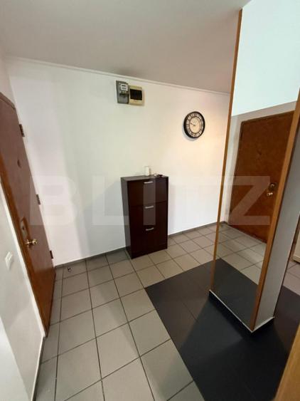 Apartament cu 3 camere decomandat, mobilat în Tractorul