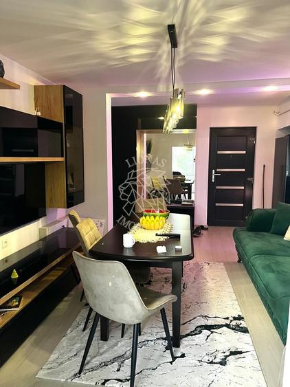 Apartament cu 3 camere decomandat, mobilat în Independenței