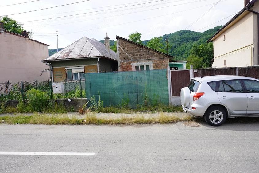 Teren de 2785 mp, în Central