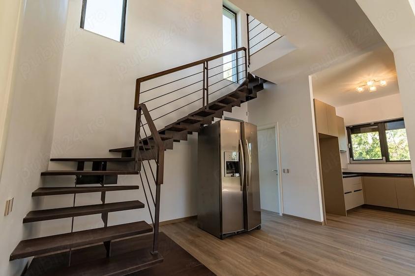 Casă cu 9 camere cu Teren 475 Mp în Tamași