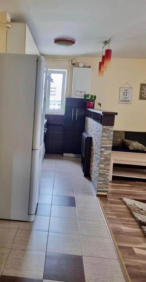 Apartament cu 3 camere semidecomandat în Păcurari
